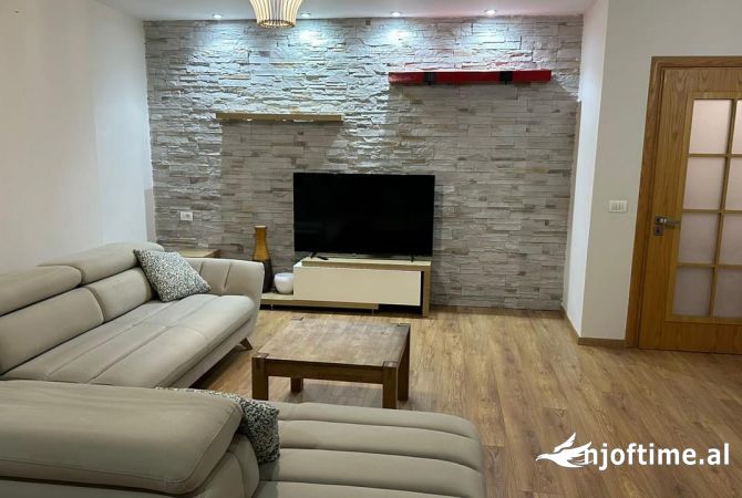 Shtepi me qera 2+1 ne Tirane - 650 Euro