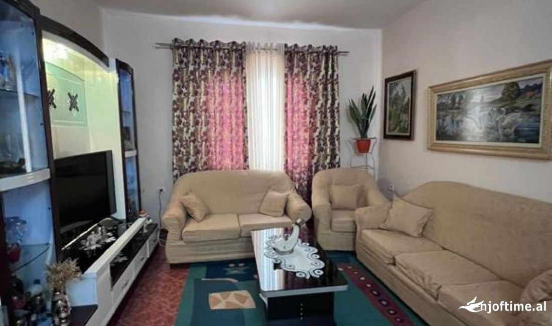 Shtepi me qera Apartament ne Tirane, 2+1, Mobilimi E mobiluar, Pagesa 450  Euro.