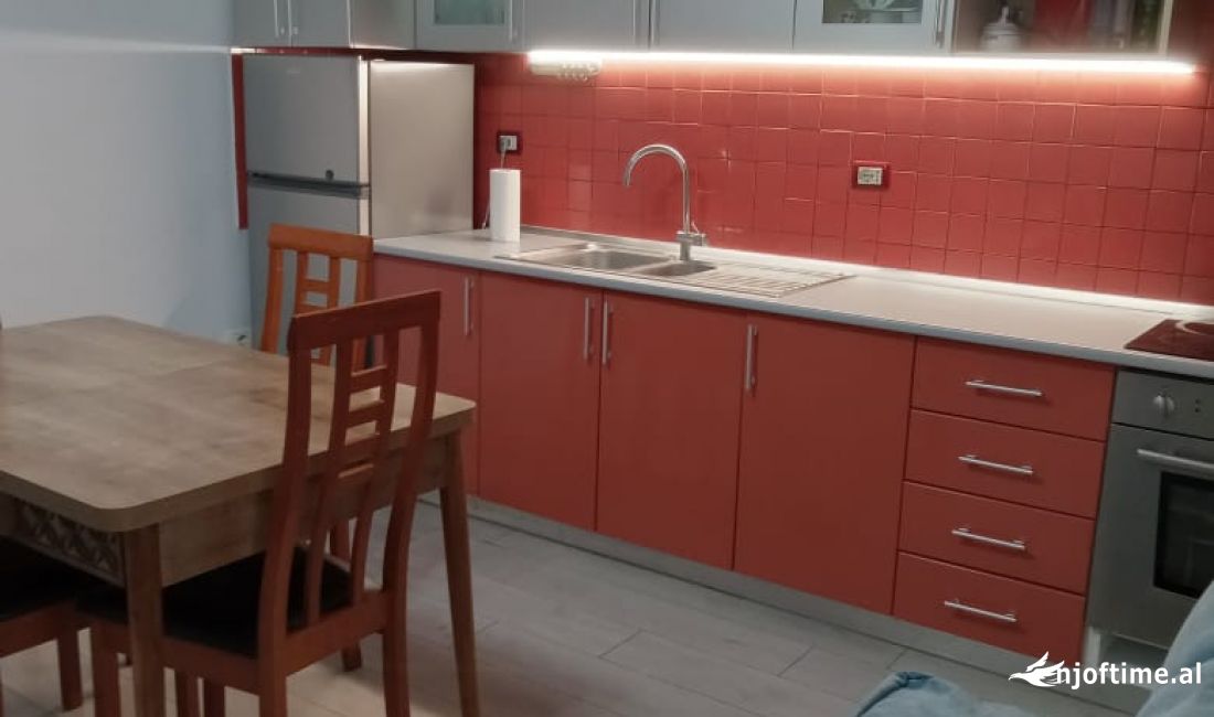 Shtepi me qera Apartament ne Tirane, 2+1, Mobilimi E mobiluar, Pagesa 600  Euro.