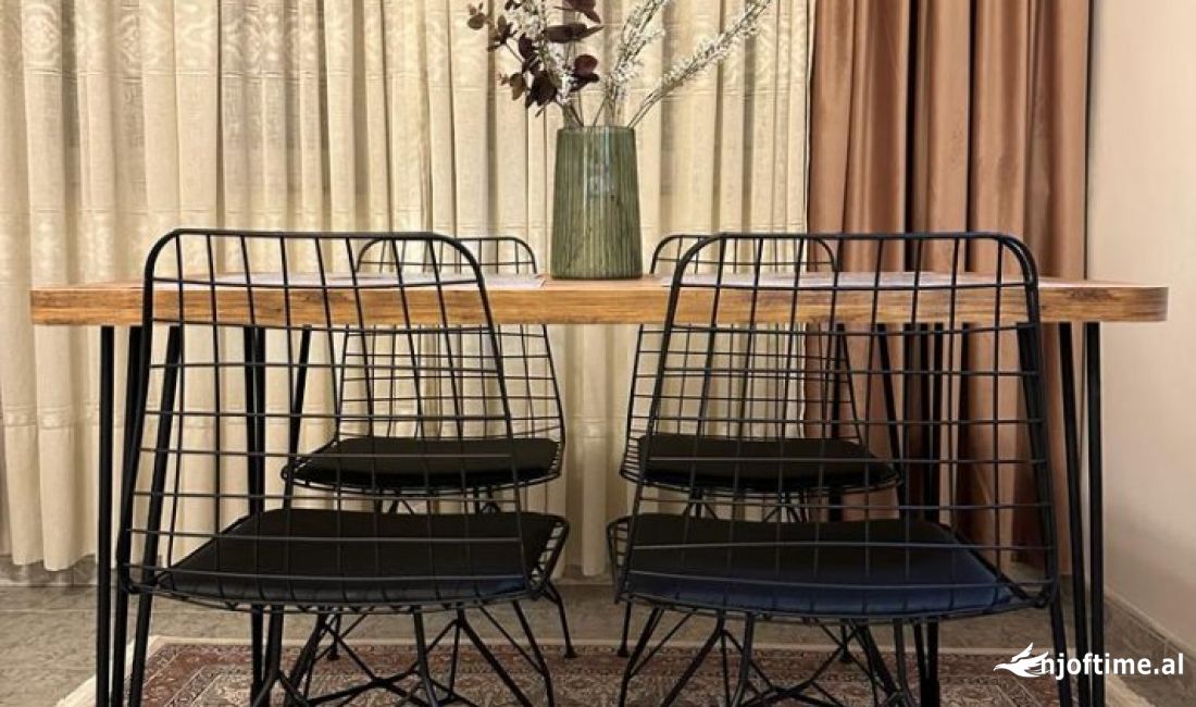 Shtepi me qera Apartament ne Tirane, 2+1, Mobilimi E mobiluar, Pagesa 650  Euro.