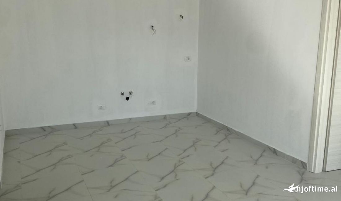 Shtepi me qera Apartament ne Tirane, 2+1, Mobilimi Bosh, pa mobiluar, Pagesa 650  Euro.