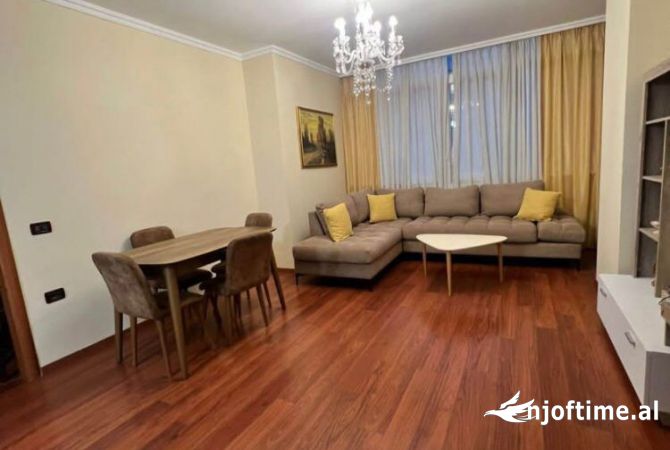 Qera 1+1 Bryli .Pallat ri me Ashensor.