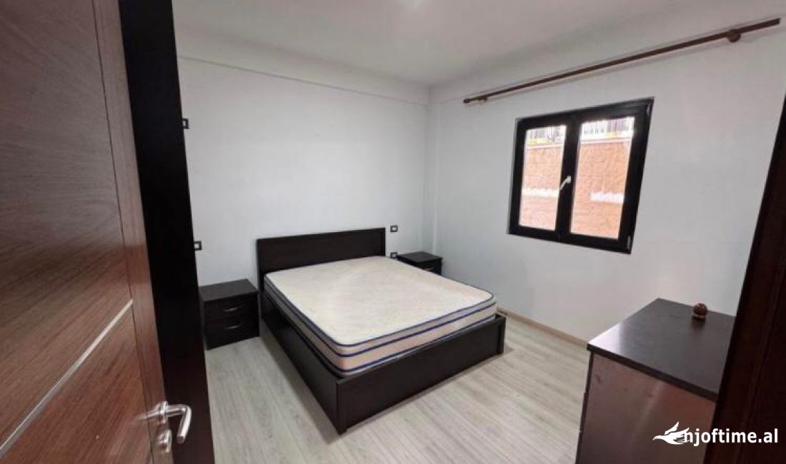 Shtepi me qera Apartament ne Tirane, 1+1, Mobilimi E mobiluar, Pagesa 450  Euro.