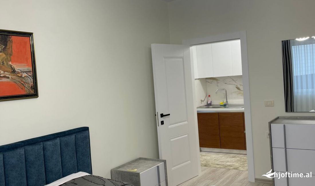 Shtepi me qera Apartament ne Tirane, 1+1, Mobilimi Pjeserisht e mobiluar, Pagesa 900  Euro.