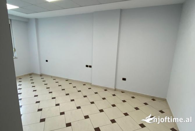 Ambient biznesi me qera 3+1 ne Tirane - 1,350 Euro