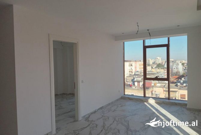 Ambient biznesi me qera 3+1 ne Tirane - 1,400 Euro