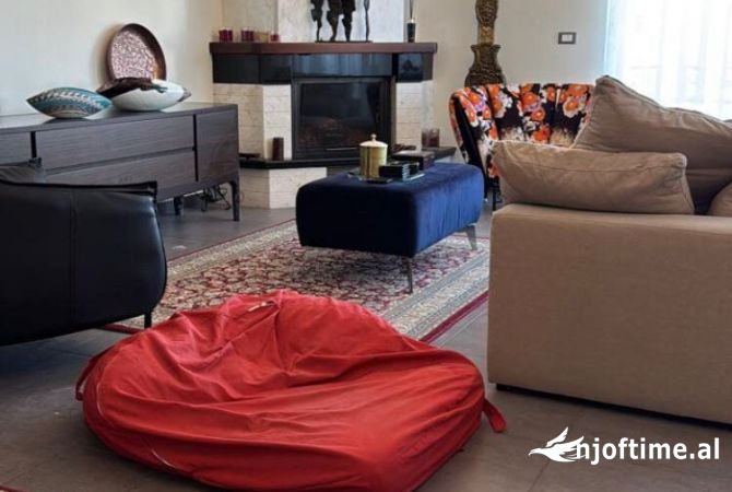 Shtepi me qera 2+1 ne Tirane - 1,300 Euro