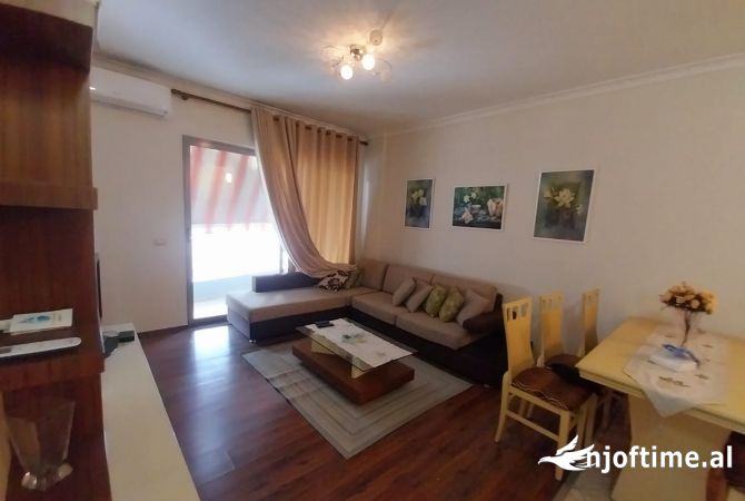 Shtepi me qera 2+1 ne Tirane - 450 Euro