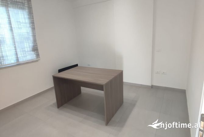 Ambient biznesi me qera 3+1 ne Tirane - 650 Euro