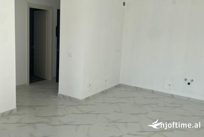 Ambient biznesi me qera 3+1 ne Tirane - 1,200 Euro