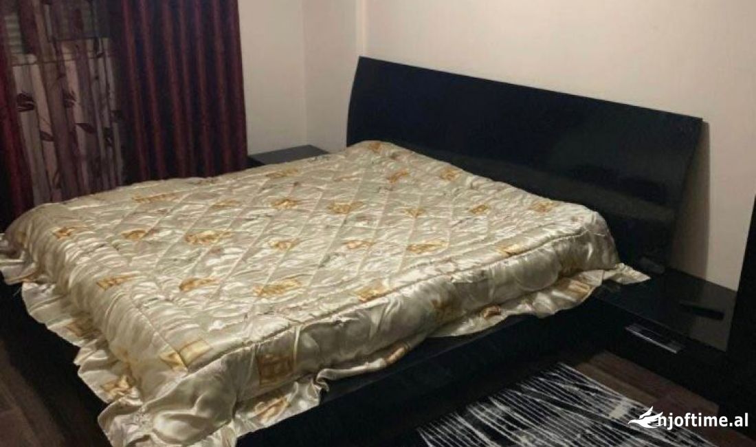 Shtepi me qera Apartament ne Tirane, 1+1, Mobilimi Pjeserisht e mobiluar, Pagesa 400  Euro.