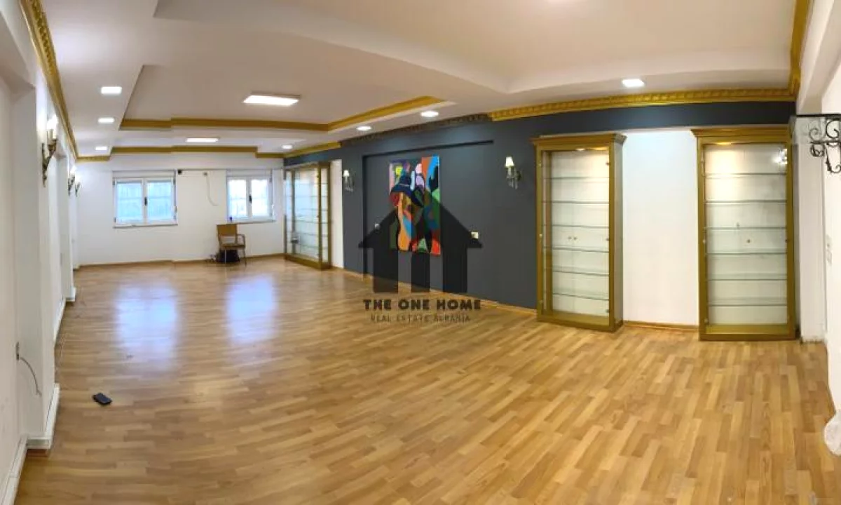 Ambient Biznesi /Top Location - Piaca Qender . E investuar 