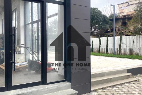 Ambient biznesi me qera 2+1 ne Tirane - 3,500 Euro