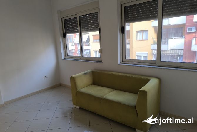 Shtepi me qera 2+1 ne Tirane - 300 Euro