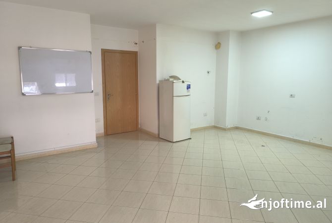 Shtepi me qera 2+1 ne Tirane - 300 Euro