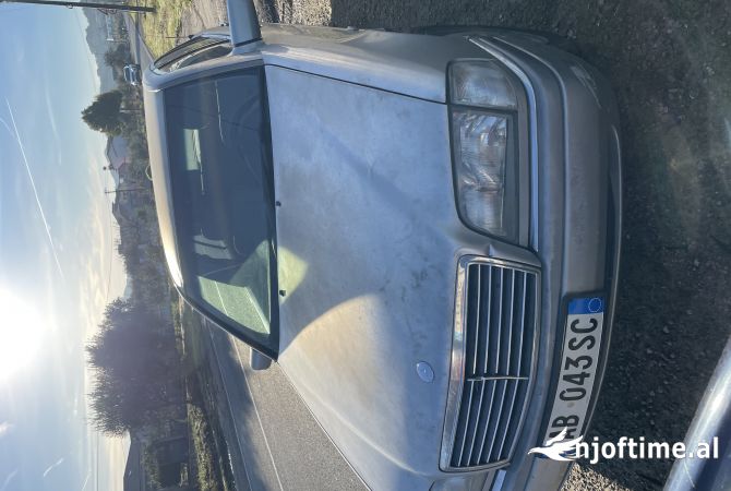 Makina ne shitje ne Durres - 1,800 Euro