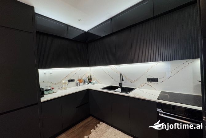 Shtepi ne shitje Apartament ne Tirane, 2+1, Mobilimi E mobiluar, Pagesa 165,000  Euro.