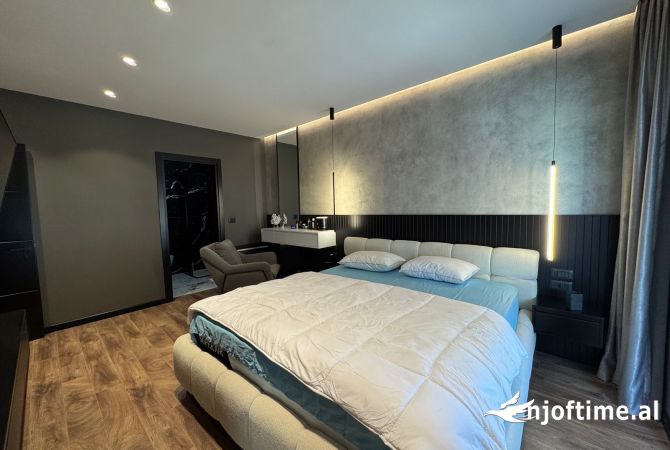 Shtepi ne shitje Apartament ne Tirane, 2+1, Mobilimi E mobiluar, Pagesa 165,000  Euro.