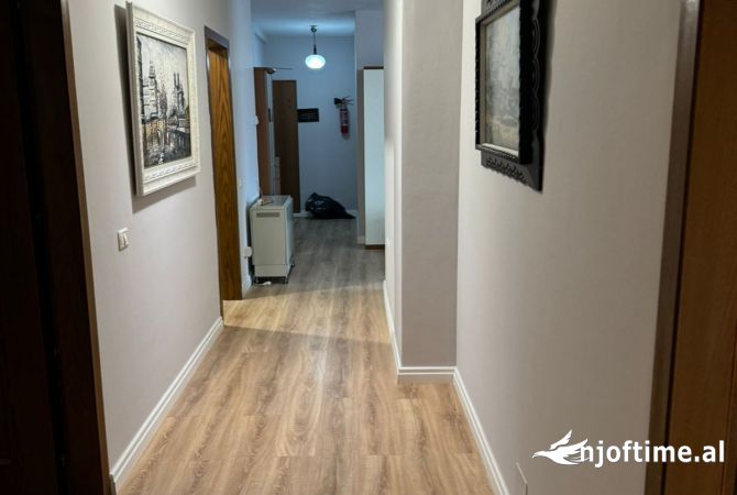 Shtepi me qera Apartament ne Tirane, 2+1, Mobilimi E mobiluar, Pagesa 800  Euro.