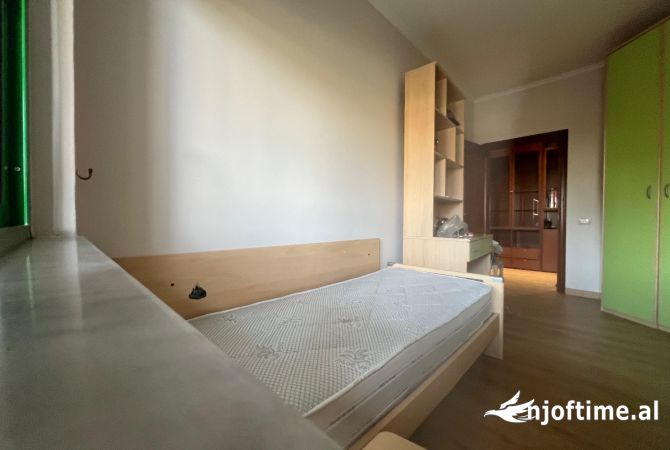 Shtepi me qera Apartament ne Tirane, 2+1, Mobilimi E mobiluar, Pagesa 850  Euro.