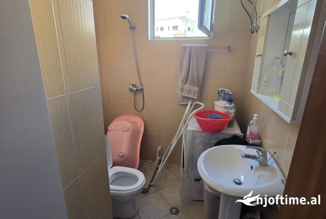 Shtepi ne shitje Apartament ne Tirane, 2+1, Mobilimi E mobiluar, Pagesa 123,000  Euro.