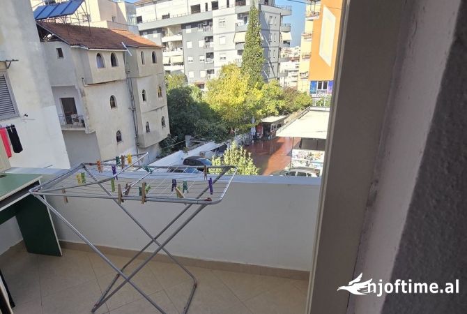 Shtepi ne shitje Apartament ne Tirane, 2+1, Mobilimi E mobiluar, Pagesa 123,000  Euro.