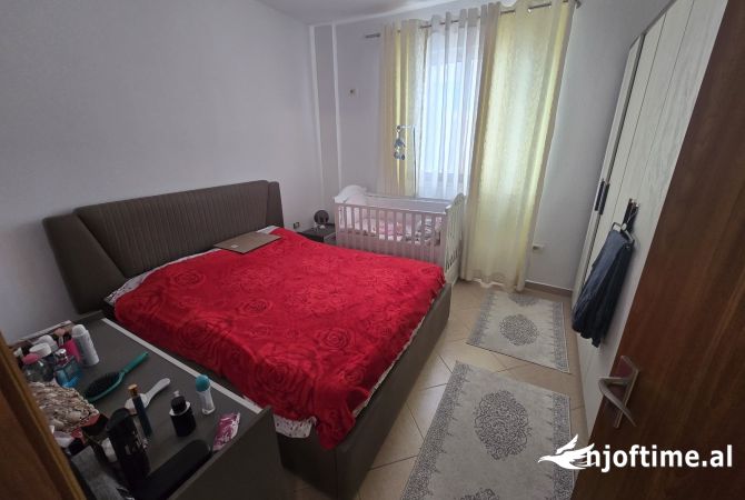 Shtepi ne shitje Apartament ne Tirane, 2+1, Mobilimi E mobiluar, Pagesa 123,000  Euro.