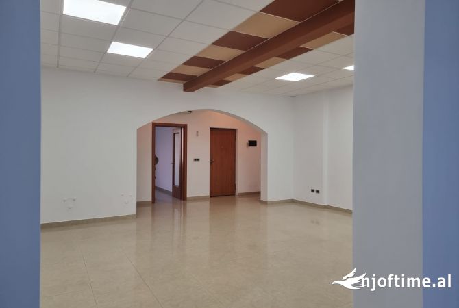 Ambient biznesi me qera 1+1 ne Tirane - 1,200 Euro