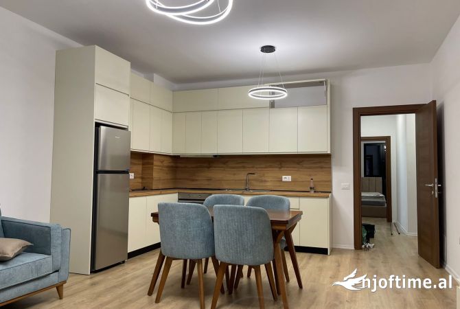 Shtepi me qera Apartament ne Tirane, 2+1, Mobilimi E mobiluar, Pagesa 800  Euro.