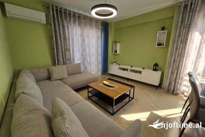 Shtepi me qera Apartament ne Tirane, 2+1, Mobilimi E mobiluar, Pagesa 700  Euro.