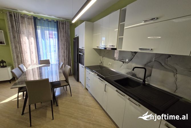 Shtepi me qera Apartament ne Tirane, 2+1, Mobilimi E mobiluar, Pagesa 700  Euro.