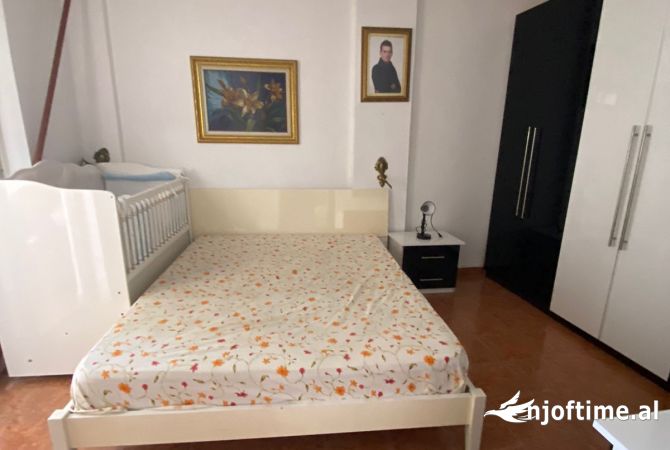 Shtepi ne shitje Apartament ne Durres, 2+1, Mobilimi E mobiluar, Pagesa 100,000  Euro.