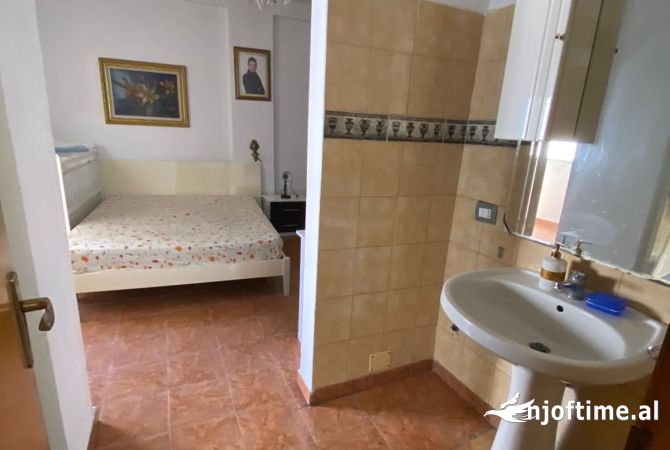 Shtepi ne shitje Apartament ne Durres, 2+1, Mobilimi E mobiluar, Pagesa 100,000  Euro.