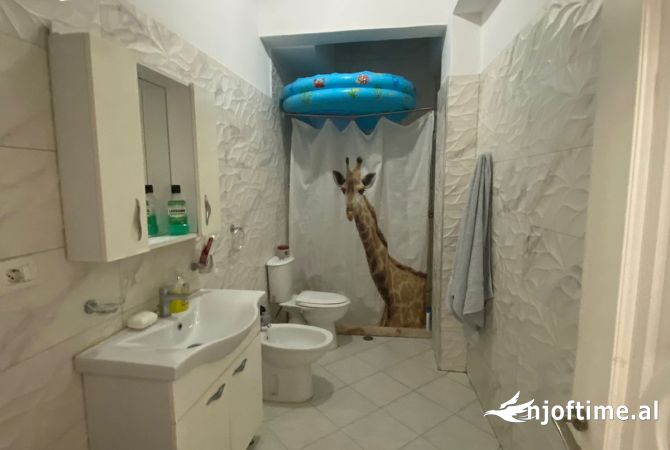 Shtepi ne shitje Apartament ne Durres, 2+1, Mobilimi E mobiluar, Pagesa 100,000  Euro.