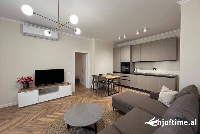 Shtepi me qera 2+1 ne Tirane - 950 Euro