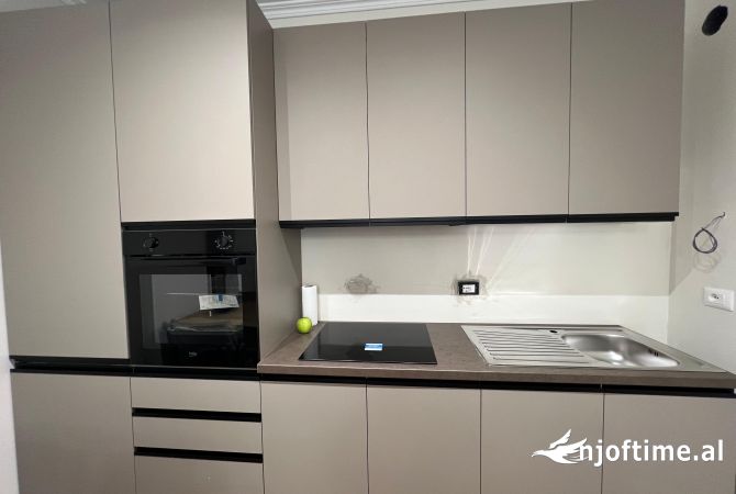 Shtepi me qera Apartament ne Tirane, 2+1, Mobilimi E mobiluar, Pagesa 950  Euro.