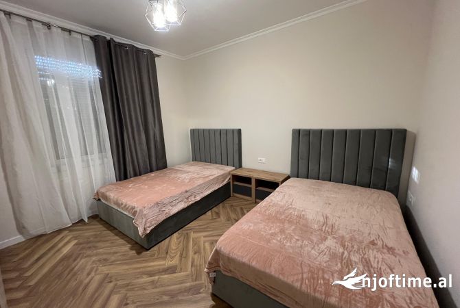 Shtepi me qera Apartament ne Tirane, 2+1, Mobilimi E mobiluar, Pagesa 950  Euro.