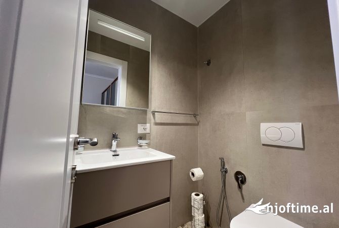 Shtepi me qera Apartament ne Tirane, 2+1, Mobilimi E mobiluar, Pagesa 950  Euro.