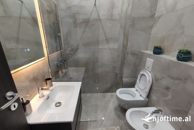 Shtepi ne shitje Apartament ne Tirane, 1+1, Mobilimi E mobiluar, Pagesa 90,000  Euro.