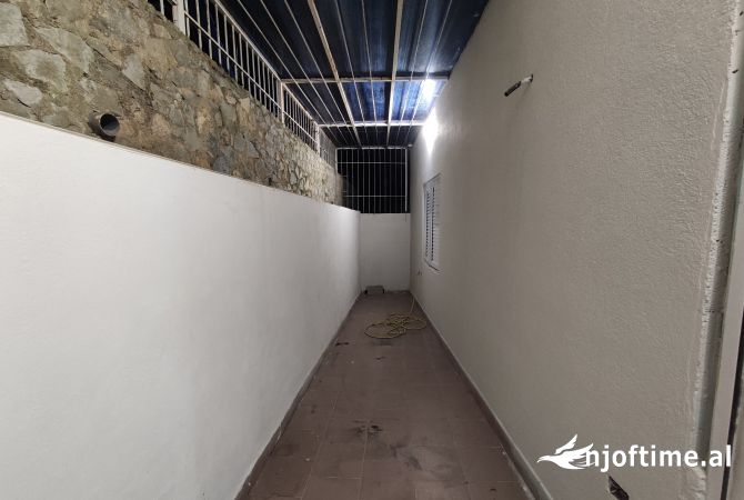 Shtepi ne shitje Apartament ne Tirane, 1+1, Mobilimi E mobiluar, Pagesa 90,000  Euro.