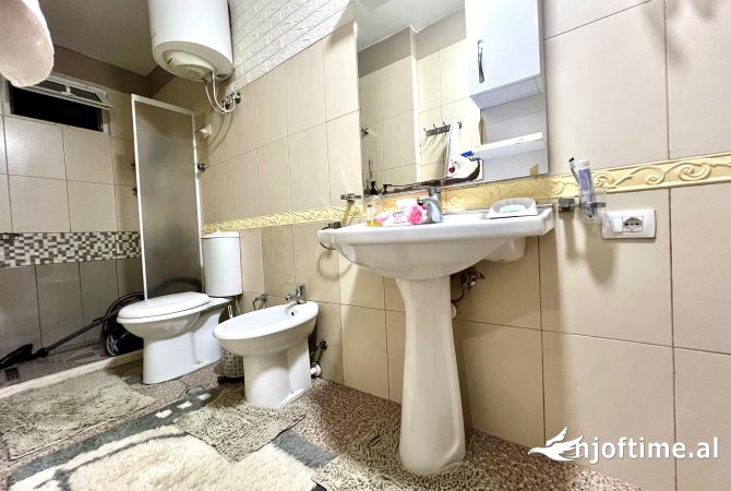 Shtepi ne shitje Shtepi Private ne Tirane, 2+1, Mobilimi E mobiluar, Pagesa 150,000  Euro.