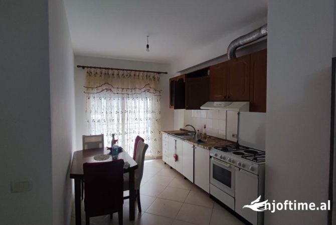 Shtepi me qera 2+1 ne Tirane - 450 Euro