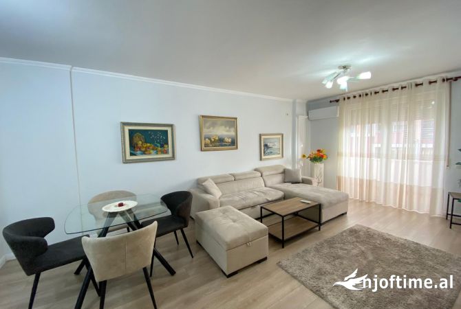 Shtepi me qera Apartament ne Tirane, 2+1, Mobilimi E mobiluar, Pagesa 700  Euro.