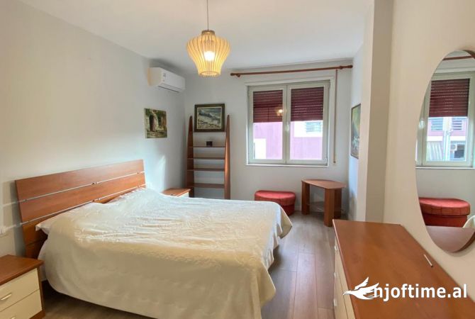 Shtepi me qera Apartament ne Tirane, 2+1, Mobilimi E mobiluar, Pagesa 700  Euro.