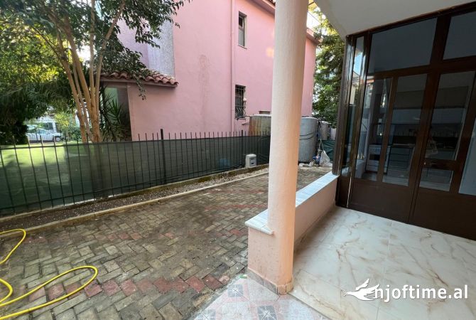 Shtepi ne shitje Apartament ne Durres, 2+1, Mobilimi E mobiluar, Pagesa 95,700  Euro.