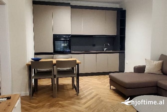 Shtepi me qera Apartament ne Tirane, 2+1, Mobilimi E mobiluar, Pagesa 900  Euro.