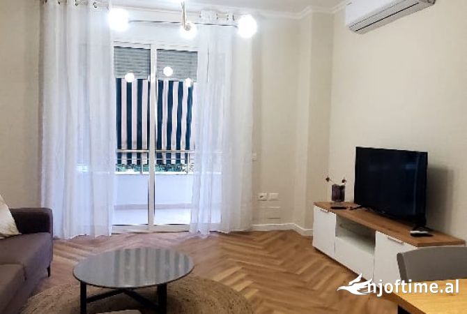 Shtepi me qera Apartament ne Tirane, 2+1, Mobilimi E mobiluar, Pagesa 900  Euro.
