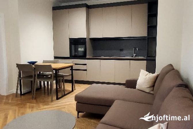 Shtepi me qera 2+1 ne Tirane - 900 Euro