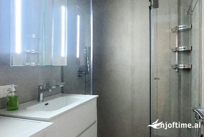 Shtepi me qera Apartament ne Tirane, 2+1, Mobilimi E mobiluar, Pagesa 900  Euro.