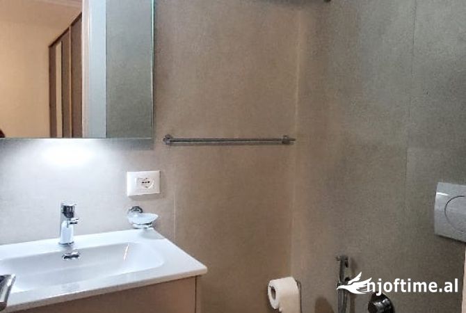 Shtepi me qera Apartament ne Tirane, 2+1, Mobilimi E mobiluar, Pagesa 900  Euro.